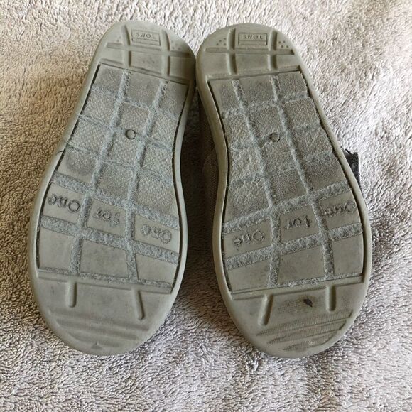 Toms Slip On Canvas Shoes - Picture 9 of 10